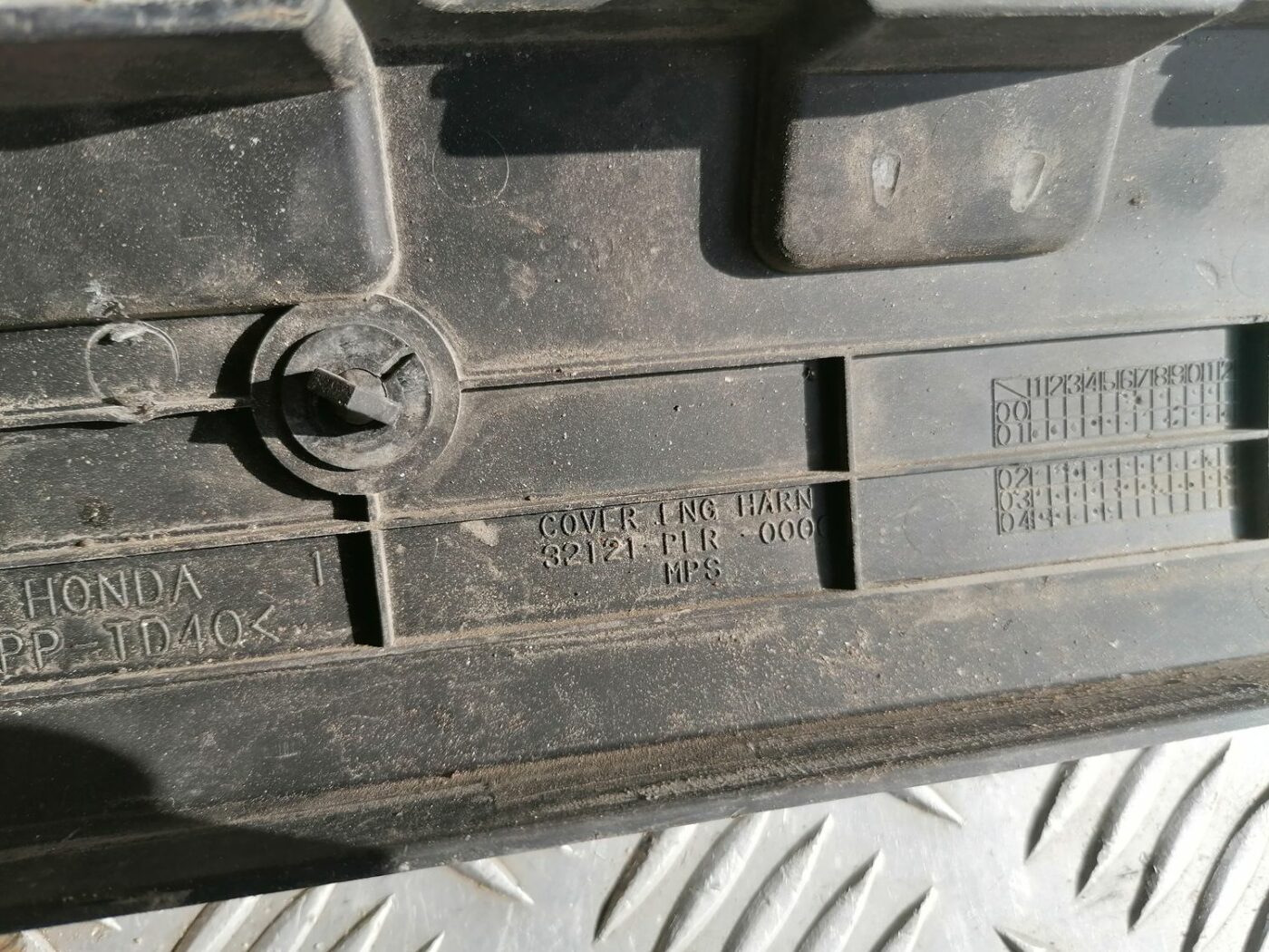 Dzinēja dekoratīva vāka daļa priekš HONDA CIVIC 2004