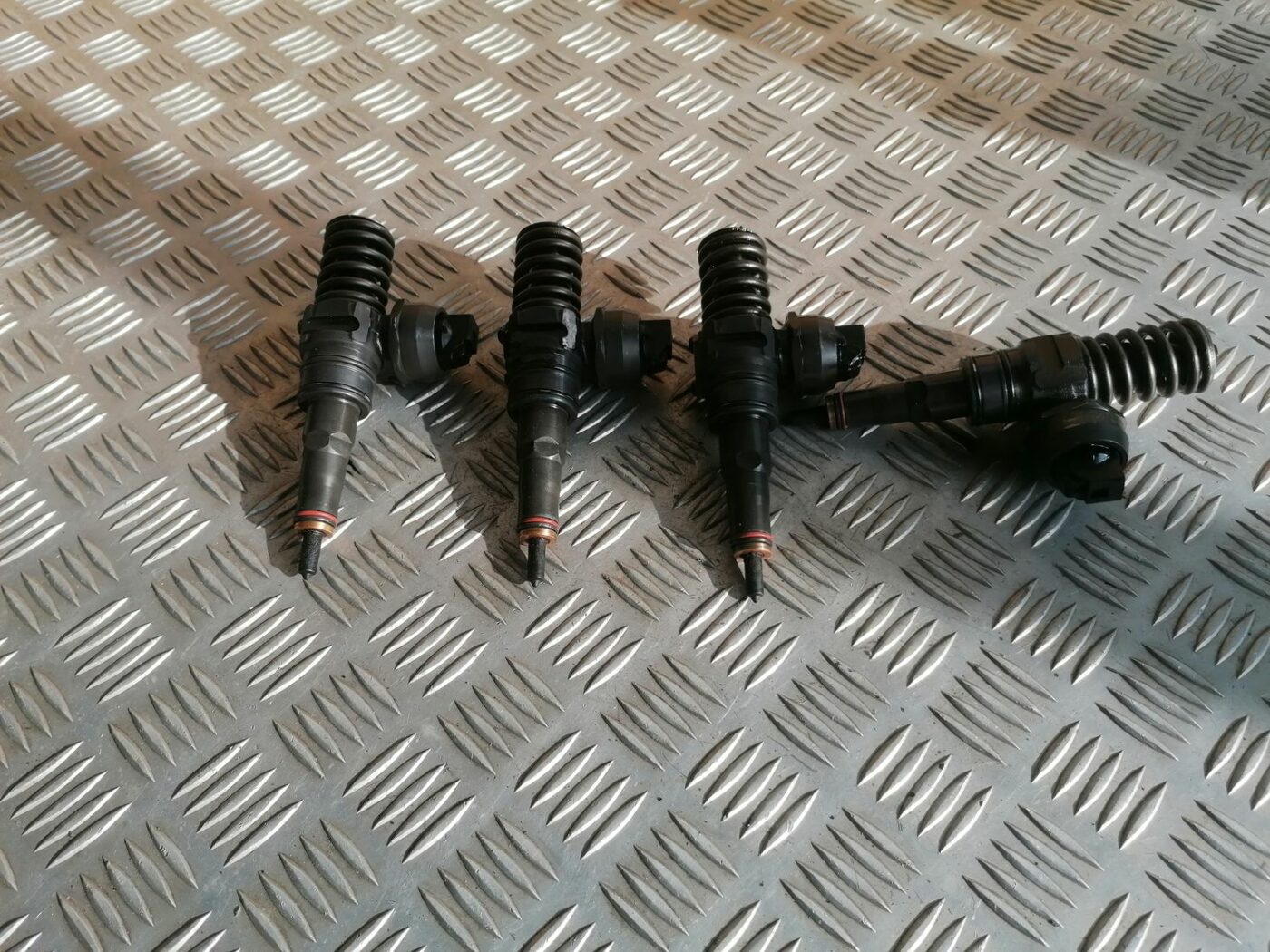 Degvielas smidzinātājs priekš AUDI A4 2003 4 Degvielas smidzinātājs priekš AUDI A4 2003