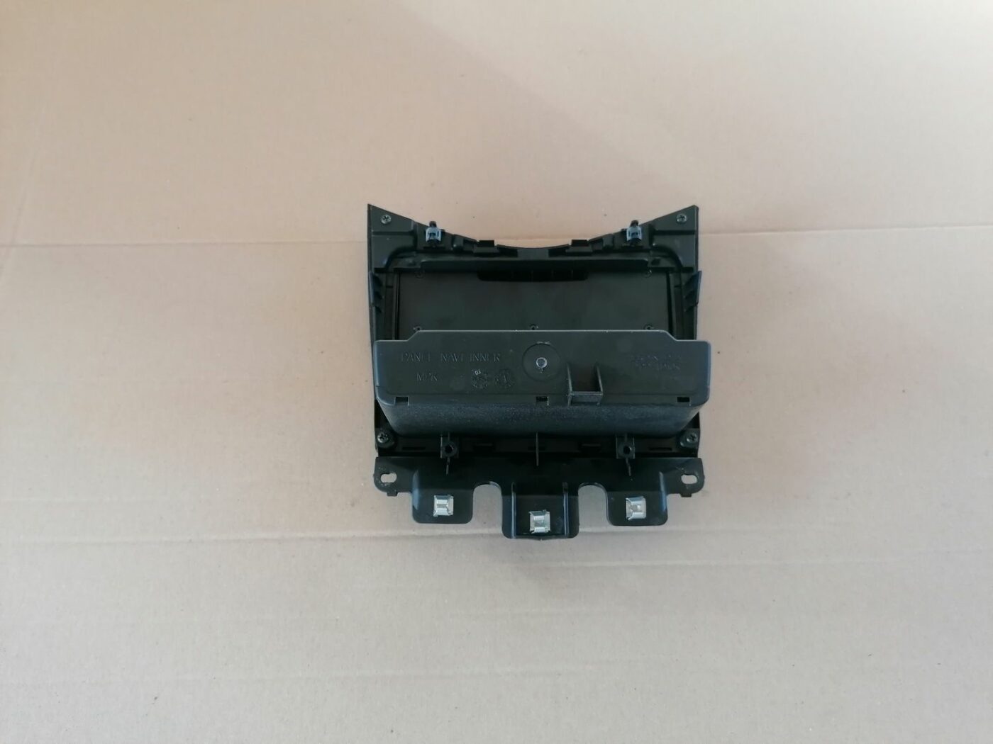 Mantu glabāšanas nodalījums centrā priekš HONDA ACCORD 2003 SILVER