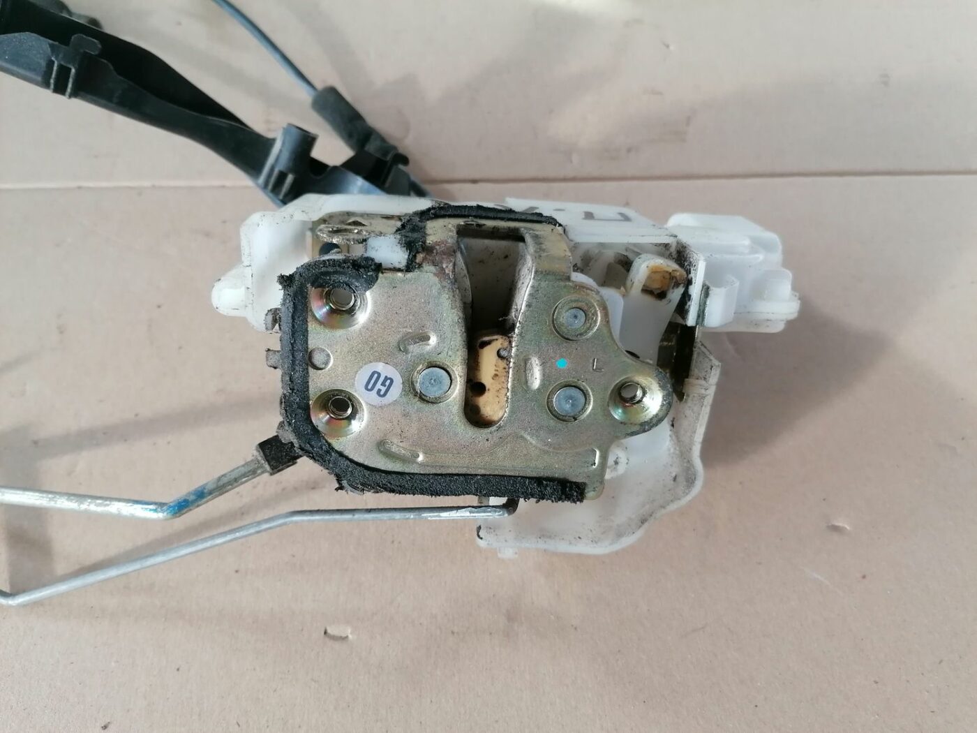 Priekšējo kreiso durvju slēdzene priekš HONDA ACCORD 2003 SILVER 2 Priekšējo kreiso durvju slēdzene priekš HONDA ACCORD 2003 SILVER