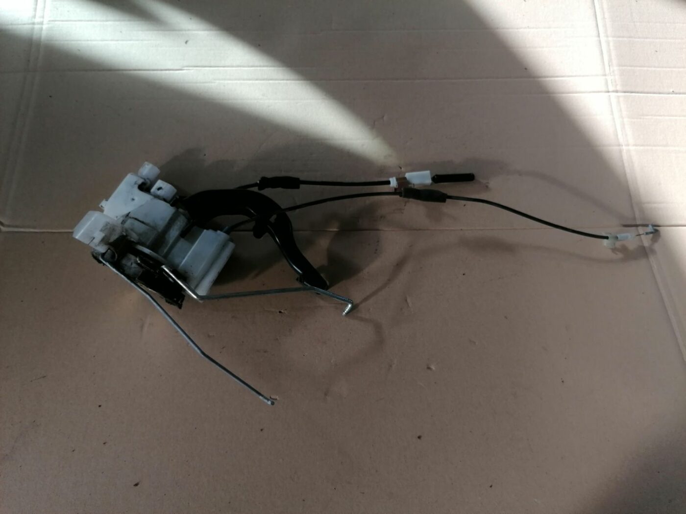 Priekšējo kreiso durvju slēdzene priekš HONDA ACCORD 2003 SILVER 4 Priekšējo kreiso durvju slēdzene priekš HONDA ACCORD 2003 SILVER