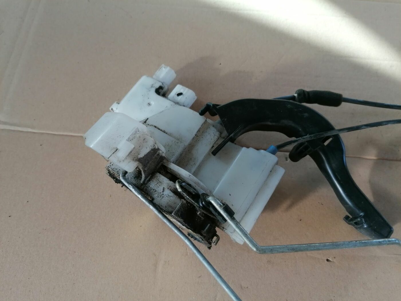 Priekšējo kreiso durvju slēdzene priekš HONDA ACCORD 2003 SILVER 3 Priekšējo kreiso durvju slēdzene priekš HONDA ACCORD 2003 SILVER