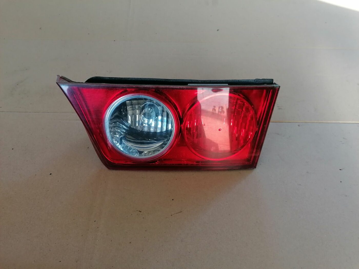 Bagāžnieka vāka labais lukturis priekš HONDA ACCORD 2003 SILVER 1 Bagāžnieka vāka labais lukturis priekš HONDA ACCORD 2003 SILVER