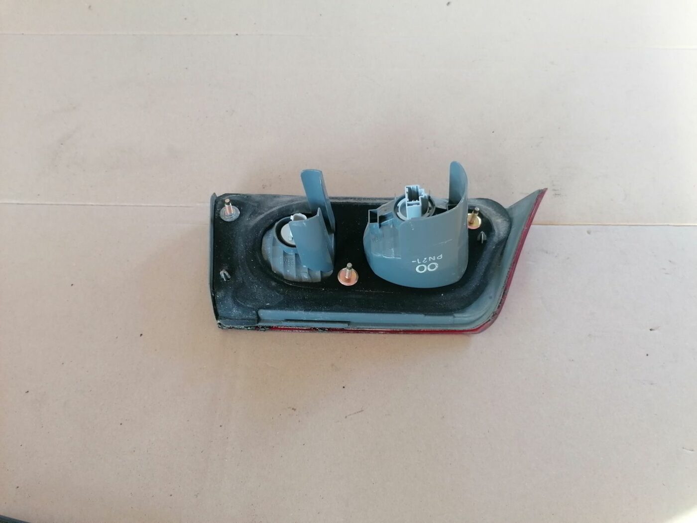 Bagāžnieka vāka labais lukturis priekš HONDA ACCORD 2003 SILVER 7 Bagāžnieka vāka labais lukturis priekš HONDA ACCORD 2003 SILVER