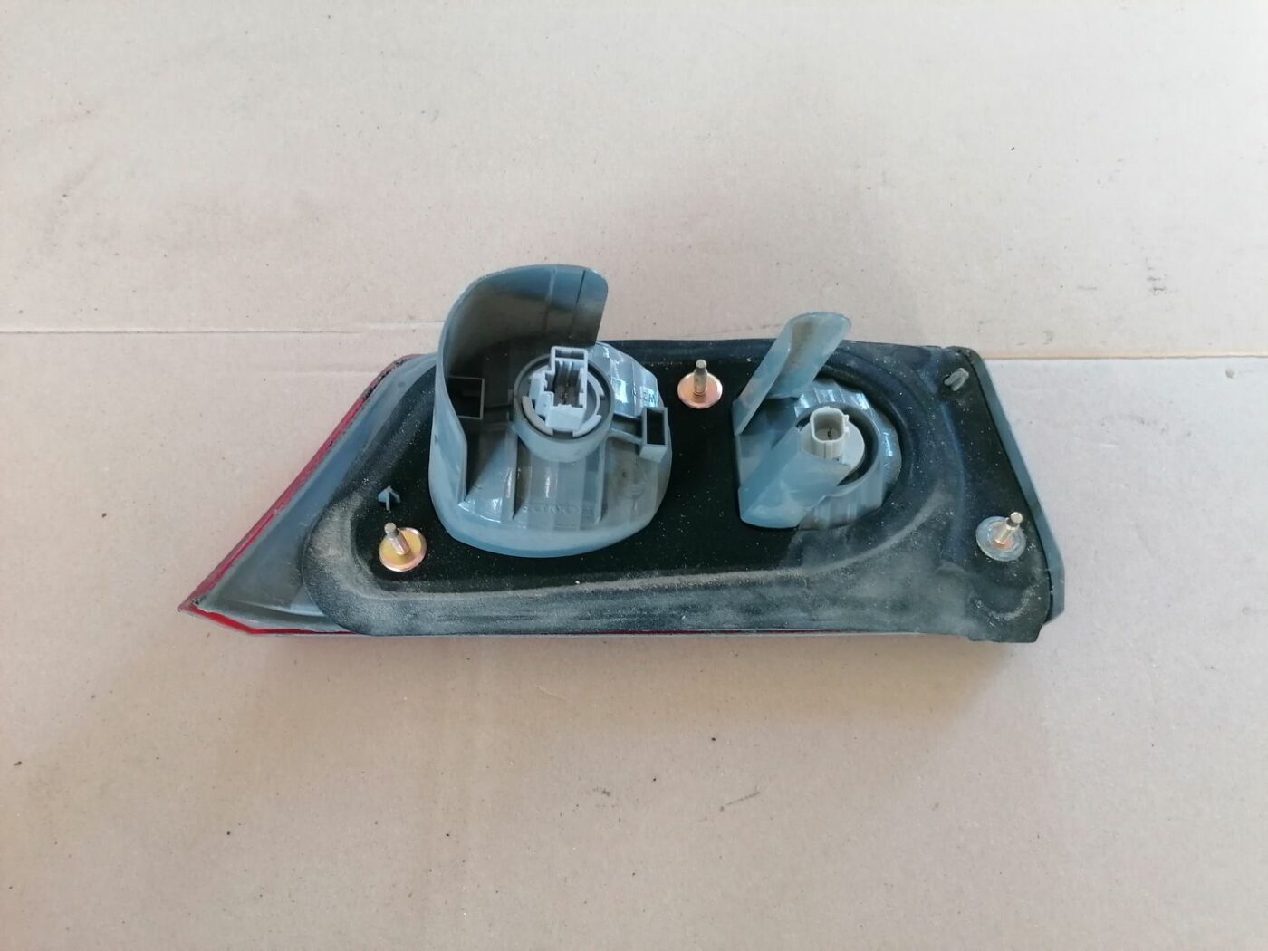 Bagāžnieka vāka labais lukturis priekš HONDA ACCORD 2003 SILVER 6 Bagāžnieka vāka labais lukturis priekš HONDA ACCORD 2003 SILVER