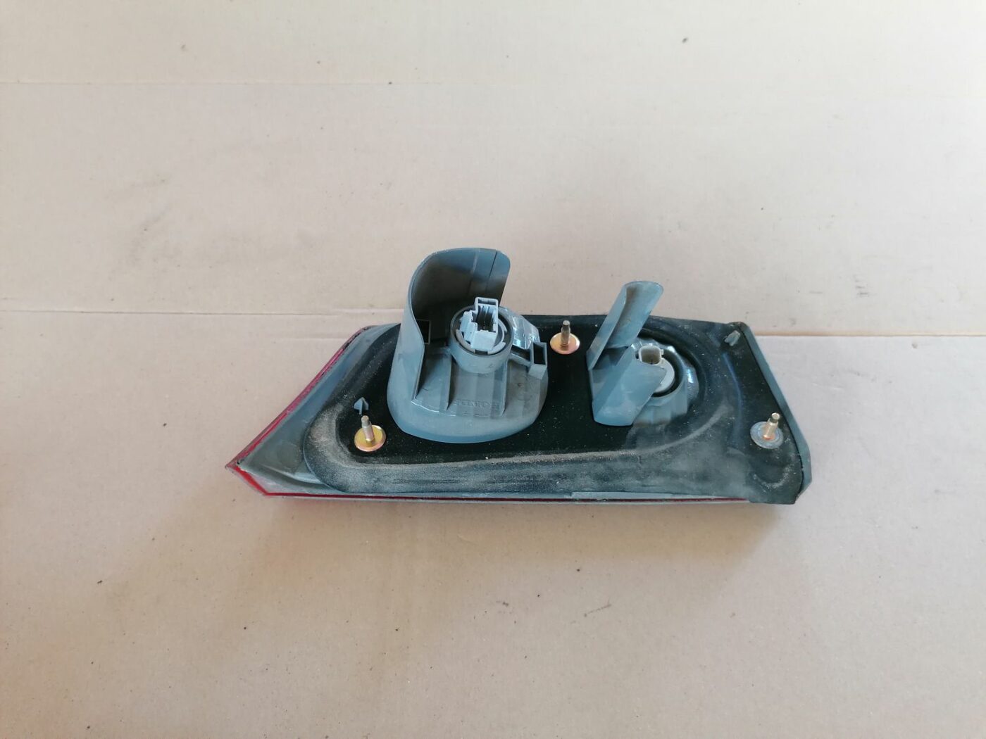 Bagāžnieka vāka labais lukturis priekš HONDA ACCORD 2003 SILVER 3 Bagāžnieka vāka labais lukturis priekš HONDA ACCORD 2003 SILVER