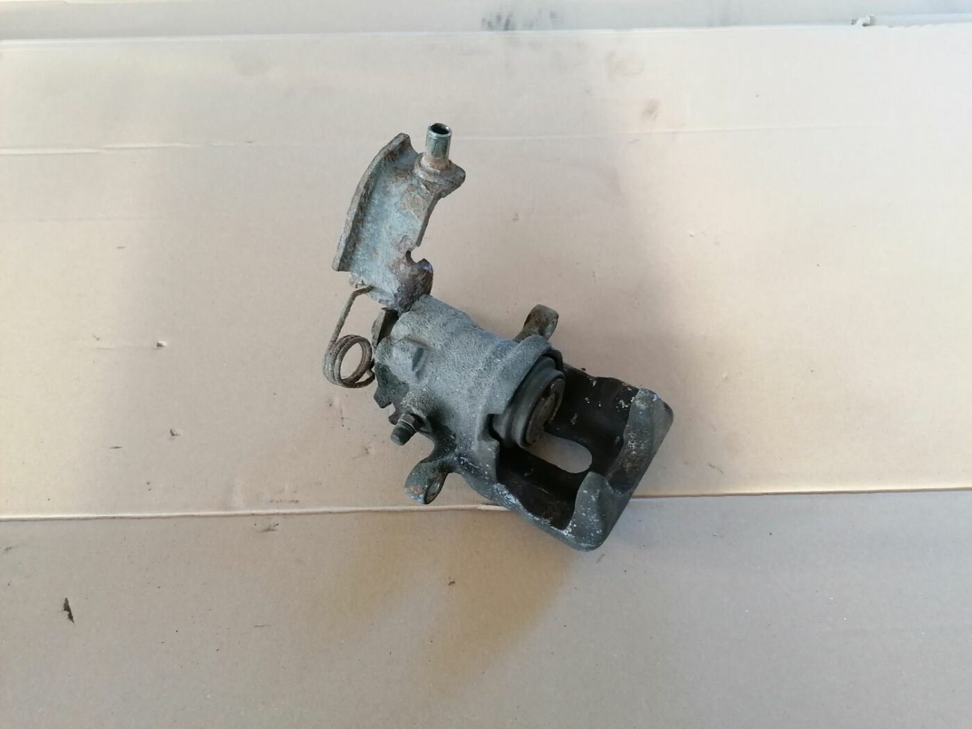 Aizmugurējais labais suports priekš HONDA ACCORD 2003 SILVER 4 Aizmugurējais labais suports priekš HONDA ACCORD 2003 SILVER