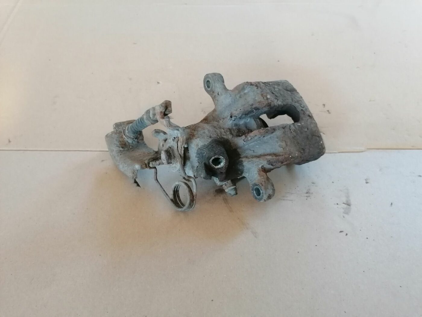 Aizmugurējais kreisais suports priekš HONDA ACCORD 2003 SILVER 1 Aizmugurējais kreisais suports priekš HONDA ACCORD 2003 SILVER