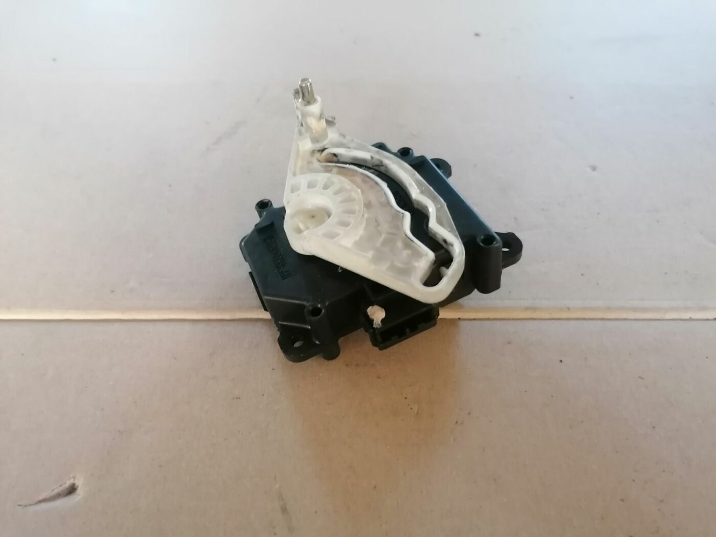 Apsildes sistēmas aktuators priekš HONDA ACCORD 2003 SILVER