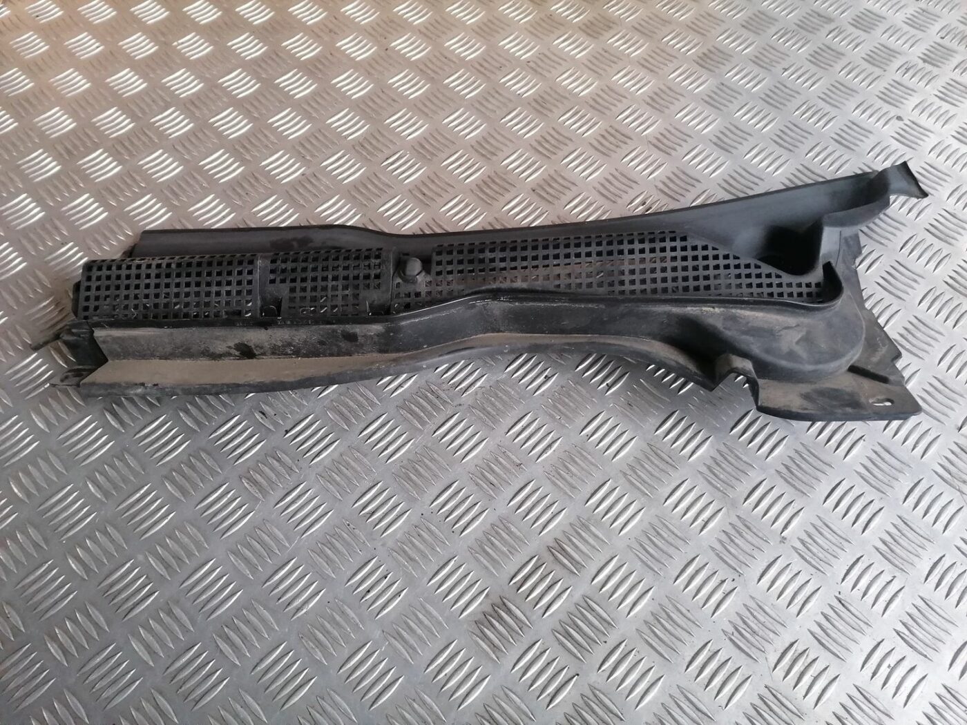 Vējstikla uzlikas (deflektora) režģis priekš HONDA ACCORD 2003 SILVER