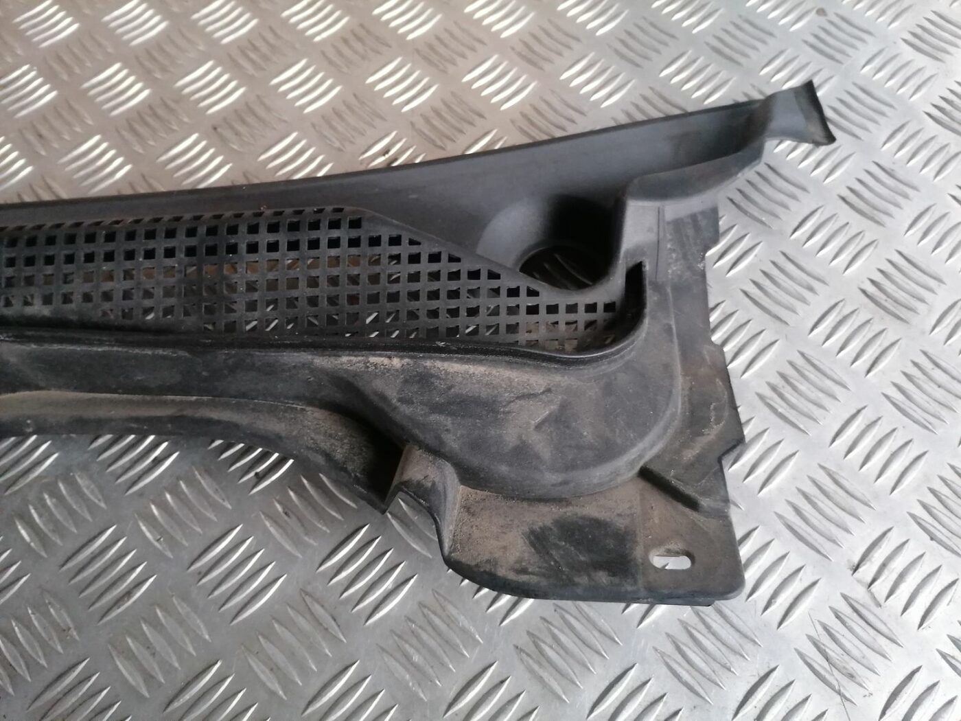 Vējstikla uzlikas (deflektora) režģis priekš HONDA ACCORD 2003 SILVER