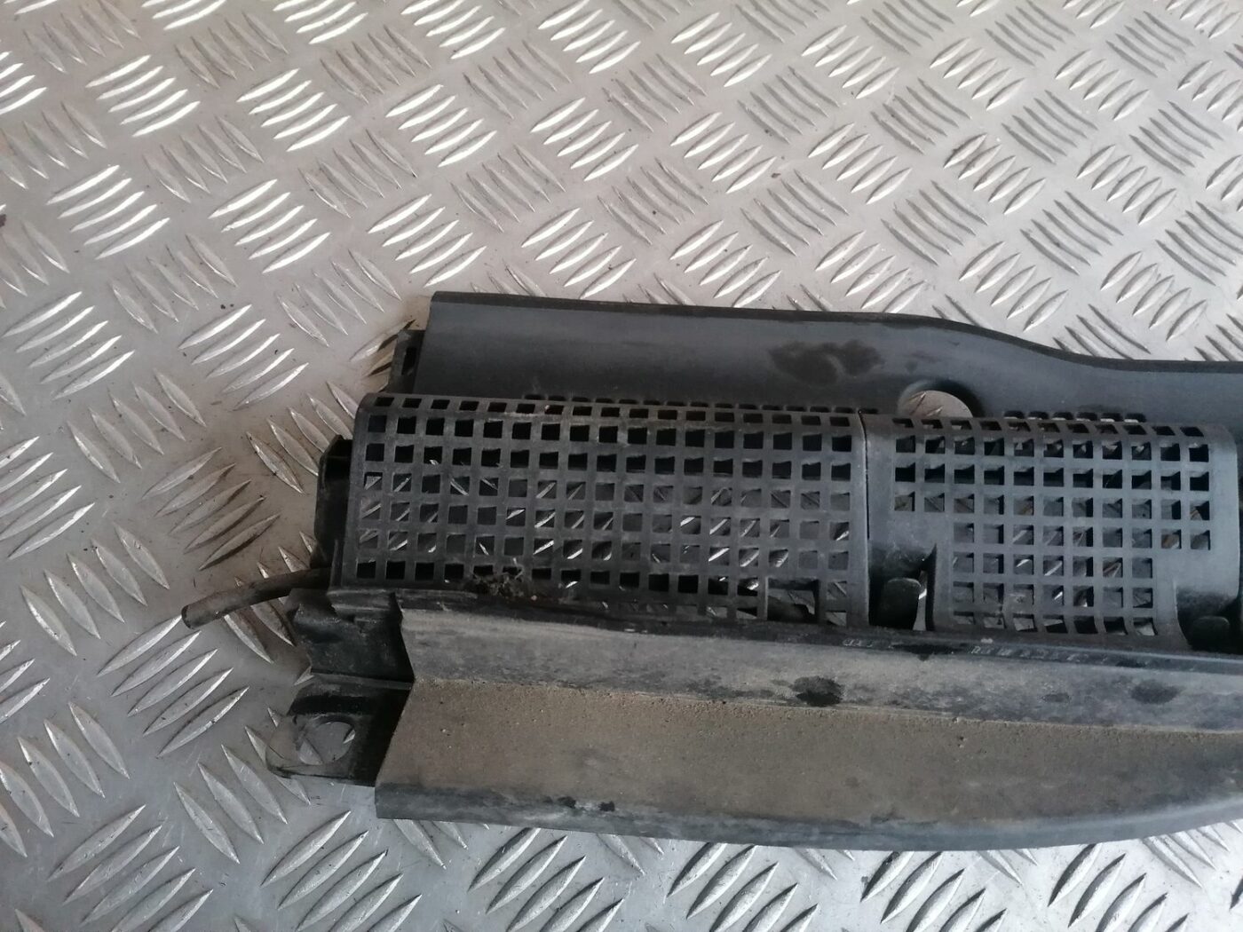 Vējstikla uzlikas (deflektora) režģis priekš HONDA ACCORD 2003 SILVER