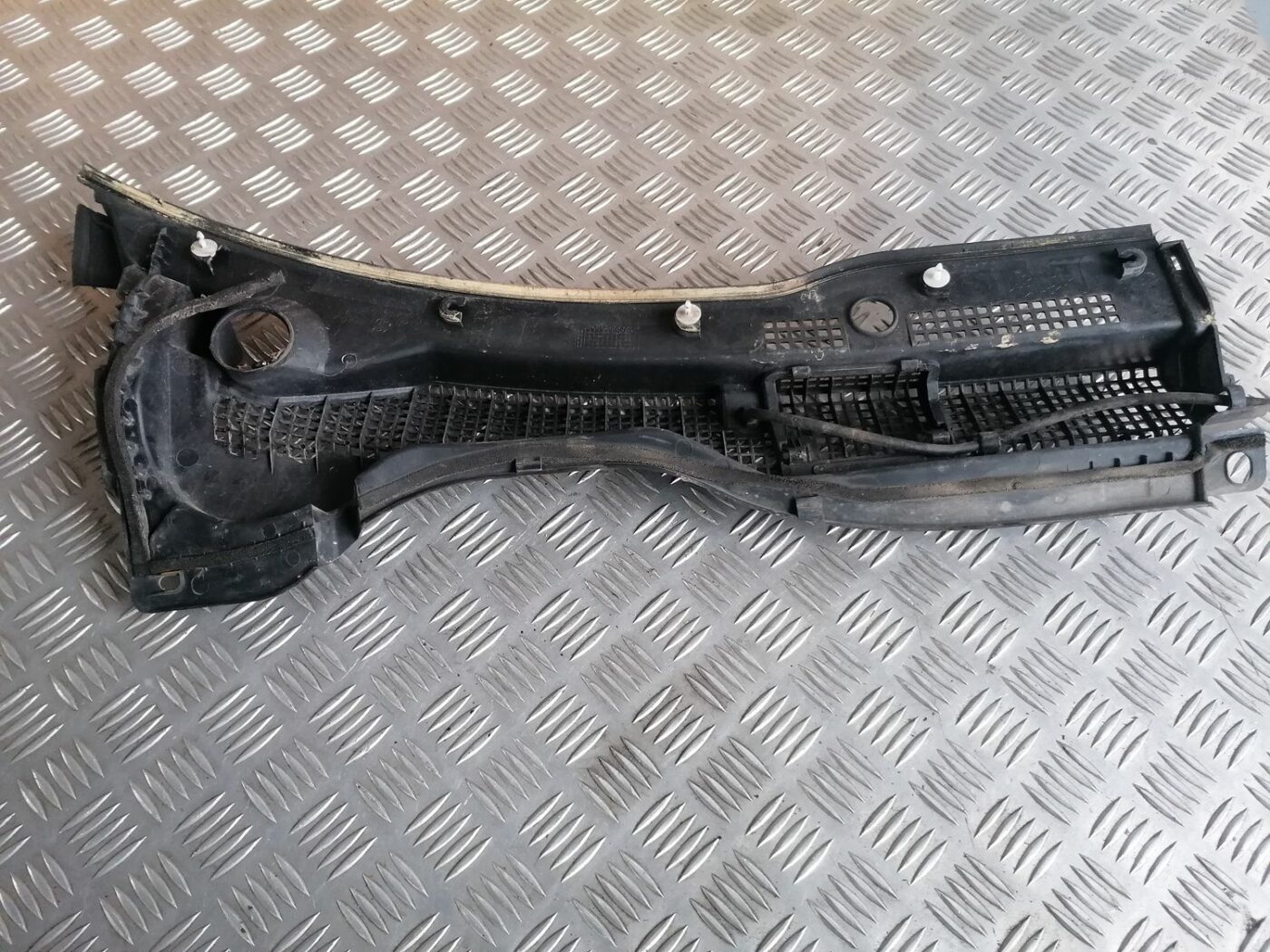 Vējstikla uzlikas (deflektora) režģis priekš HONDA ACCORD 2003 SILVER