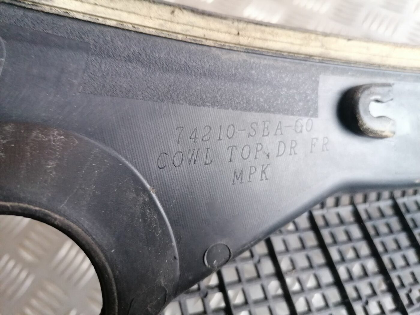 Vējstikla uzlikas (deflektora) režģis priekš HONDA ACCORD 2003 SILVER