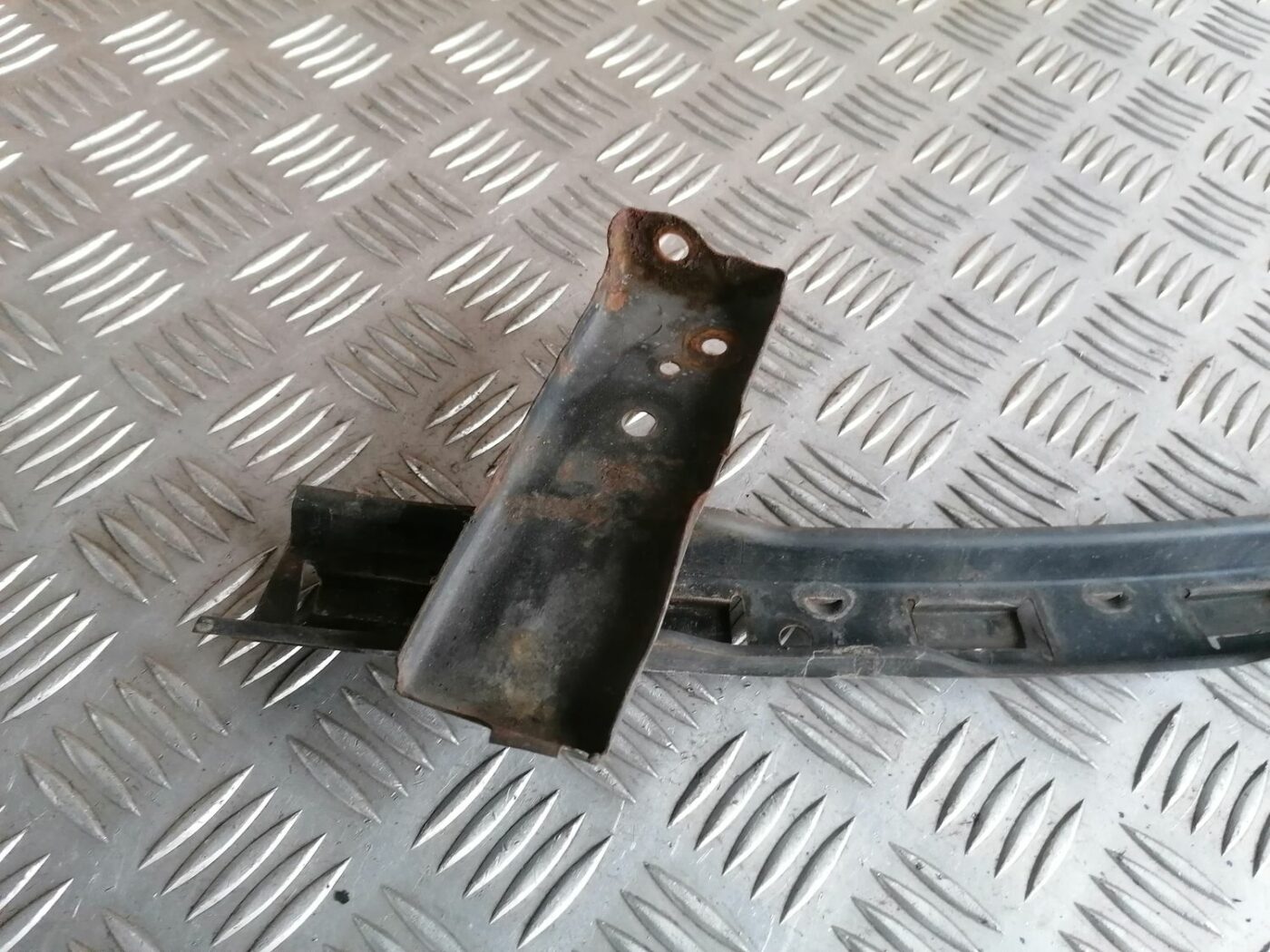 Priekšēja luktura kronšteins priekš HONDA ACCORD 2003 SILVER