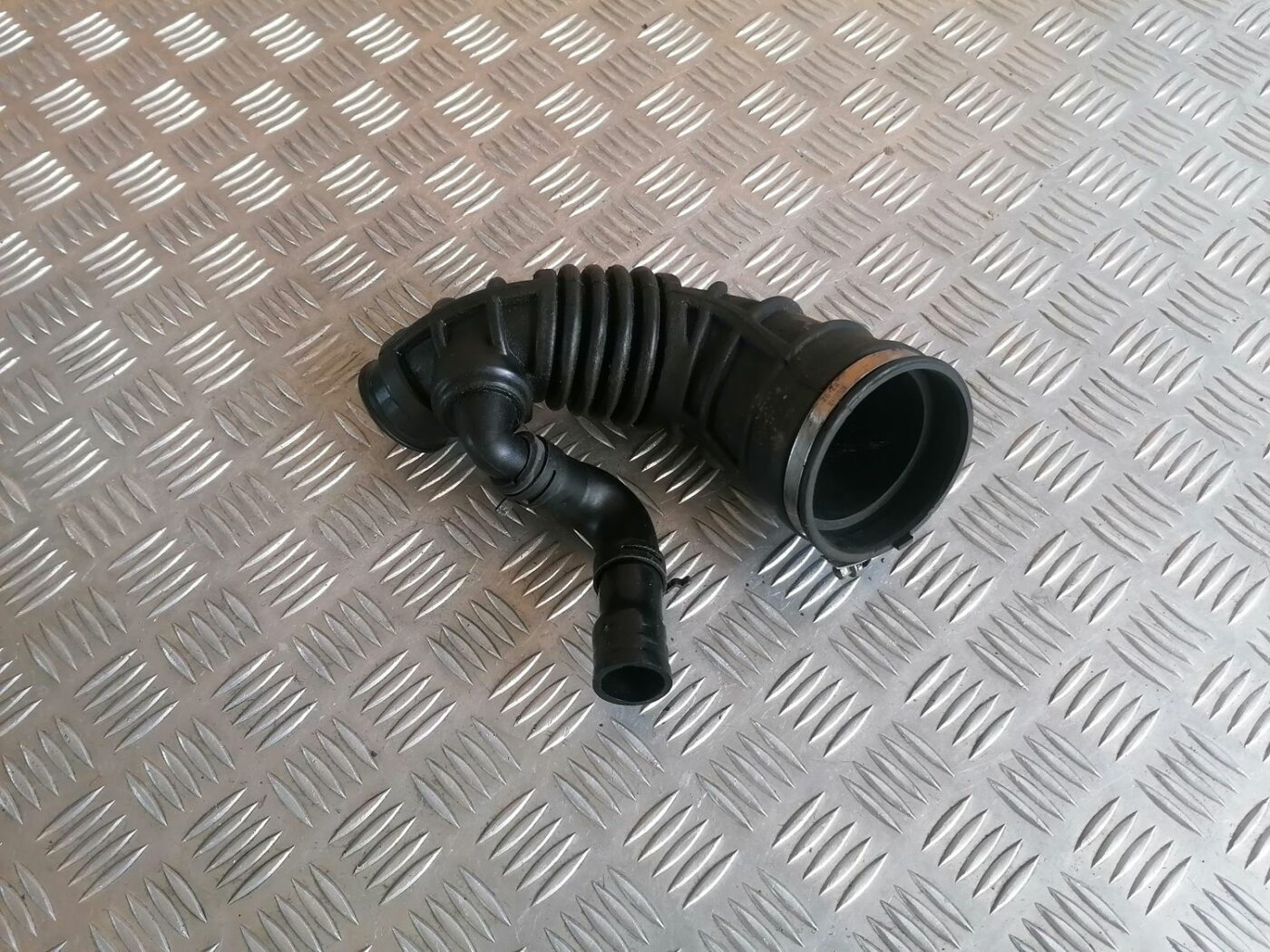 Interkulera caurule priekš OPEL VECTRA C 2002 4 Interkulera caurule priekš OPEL VECTRA C 2002