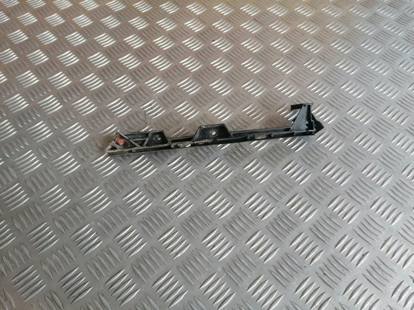 Priekšēja bufera kreisāis kronšteins priekš OPEL VECTRA C 2002