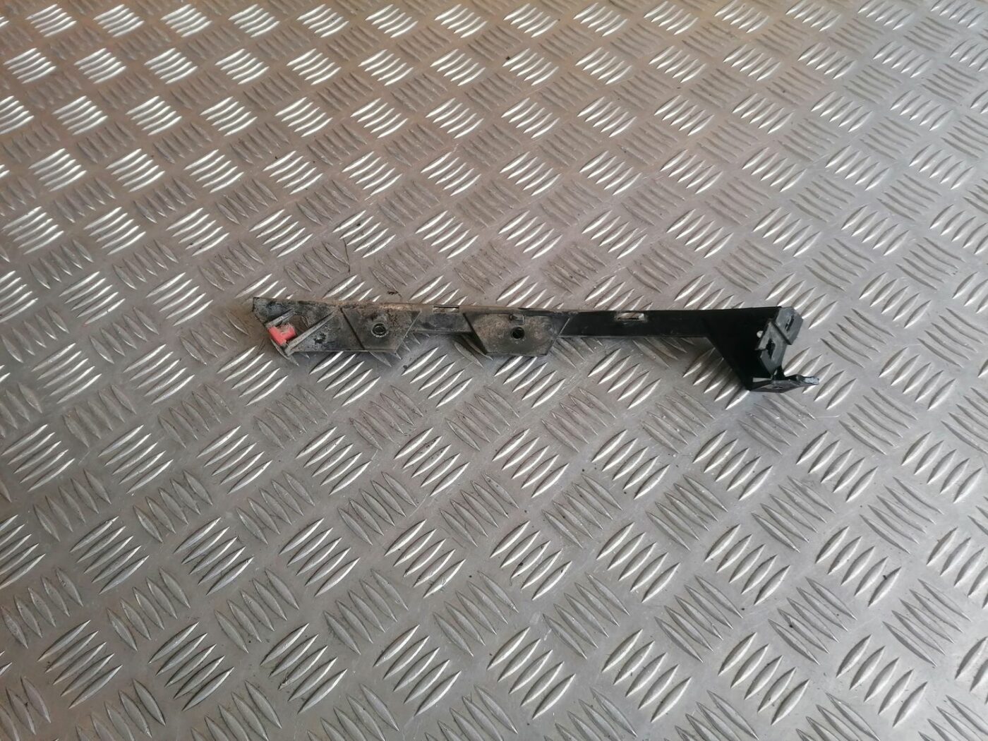 Priekšēja bufera kreisāis kronšteins priekš OPEL VECTRA C 2002