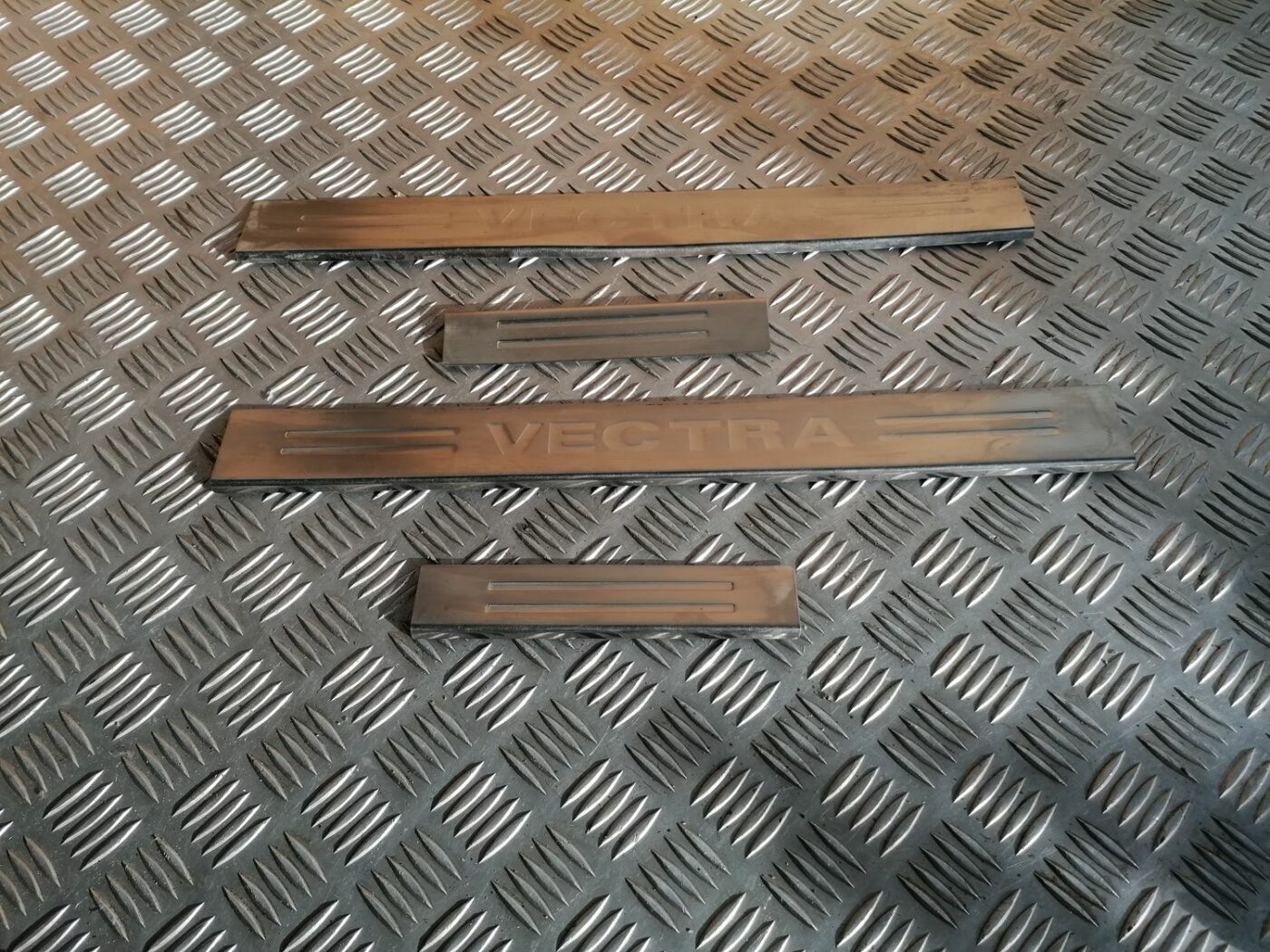 Sliekšņu uzliku komplekts priekš OPEL VECTRA C 2002 1 Sliekšņu uzliku komplekts priekš OPEL VECTRA C 2002