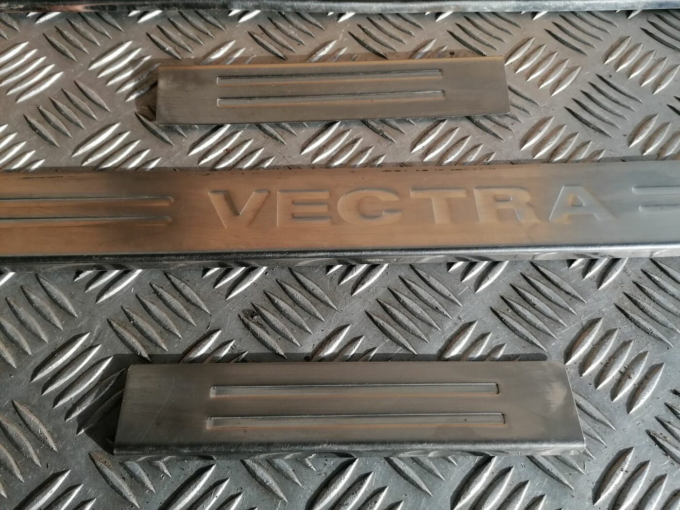 Sliekšņu uzliku komplekts priekš OPEL VECTRA C 2002 2 Sliekšņu uzliku komplekts priekš OPEL VECTRA C 2002