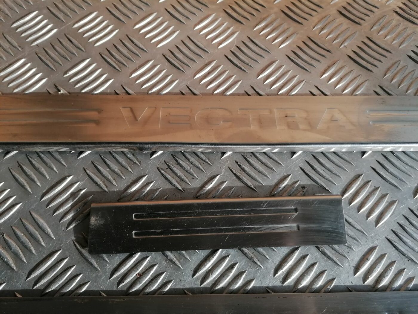 Sliekšņu uzliku komplekts priekš OPEL VECTRA C 2002 4 Sliekšņu uzliku komplekts priekš OPEL VECTRA C 2002