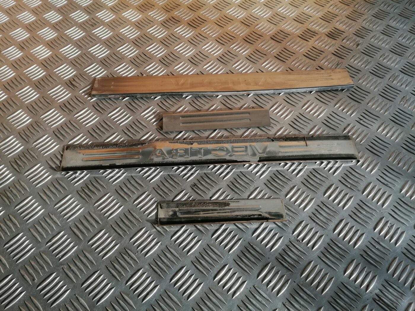 Sliekšņu uzliku komplekts priekš OPEL VECTRA C 2002 3 Sliekšņu uzliku komplekts priekš OPEL VECTRA C 2002