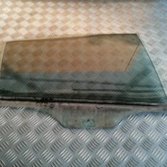 Aizmugurējo labo durvju stikls priekš OPEL VECTRA C 2002