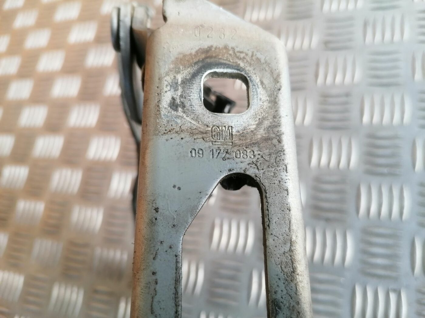 Bagažnieka vāka eņģe priekš OPEL VECTRA C 2002 4 Bagažnieka vāka eņģe priekš OPEL VECTRA C 2002