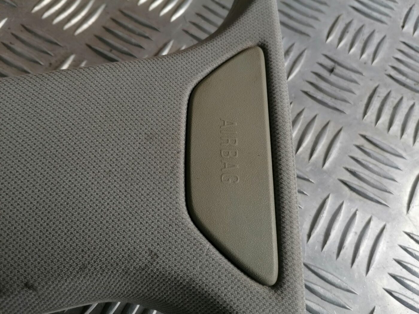 Vidējas salona statnes apdare priekš OPEL VECTRA C 2002