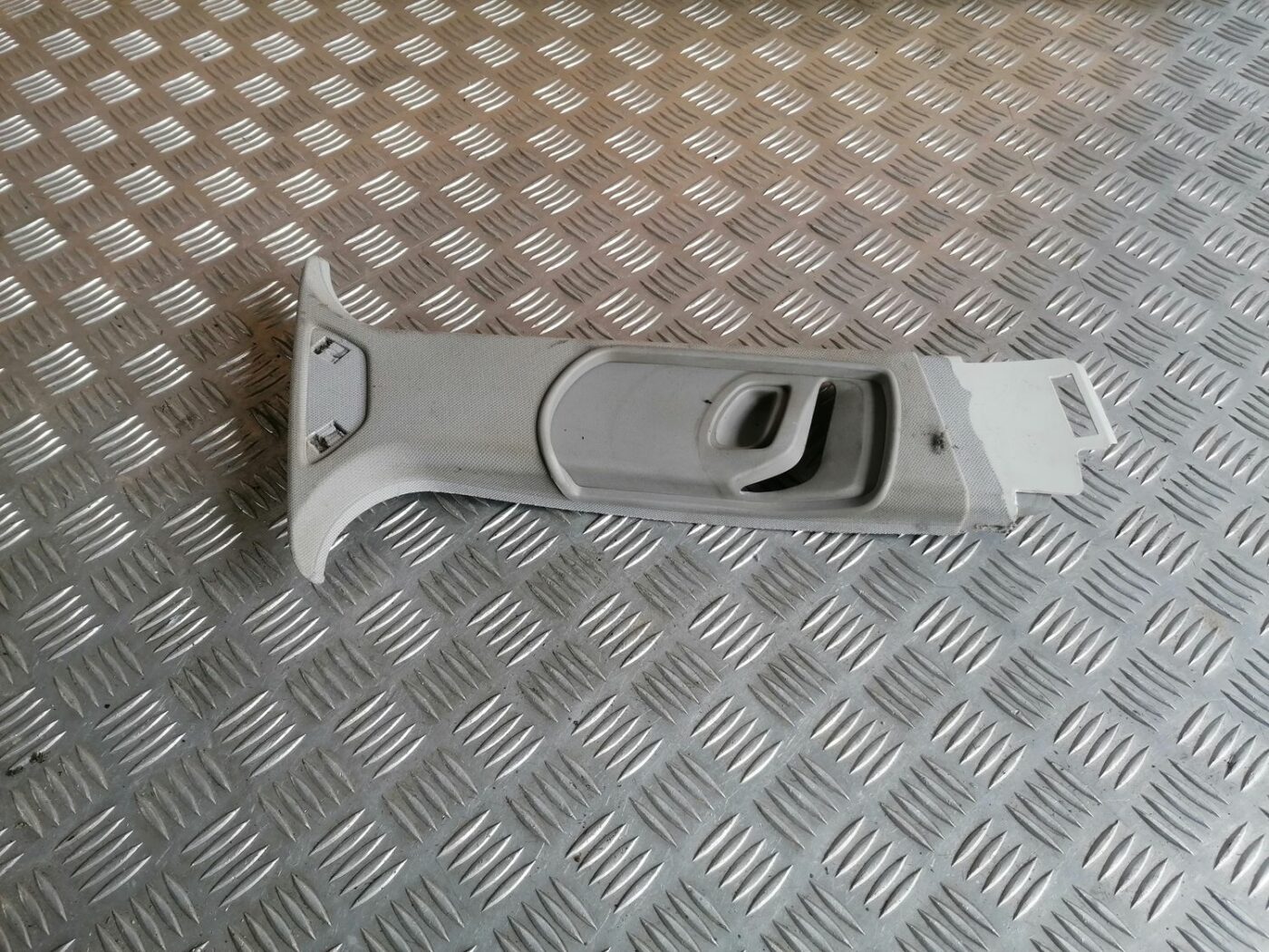 Vidējas salona statnes apdare priekš OPEL VECTRA C 2002