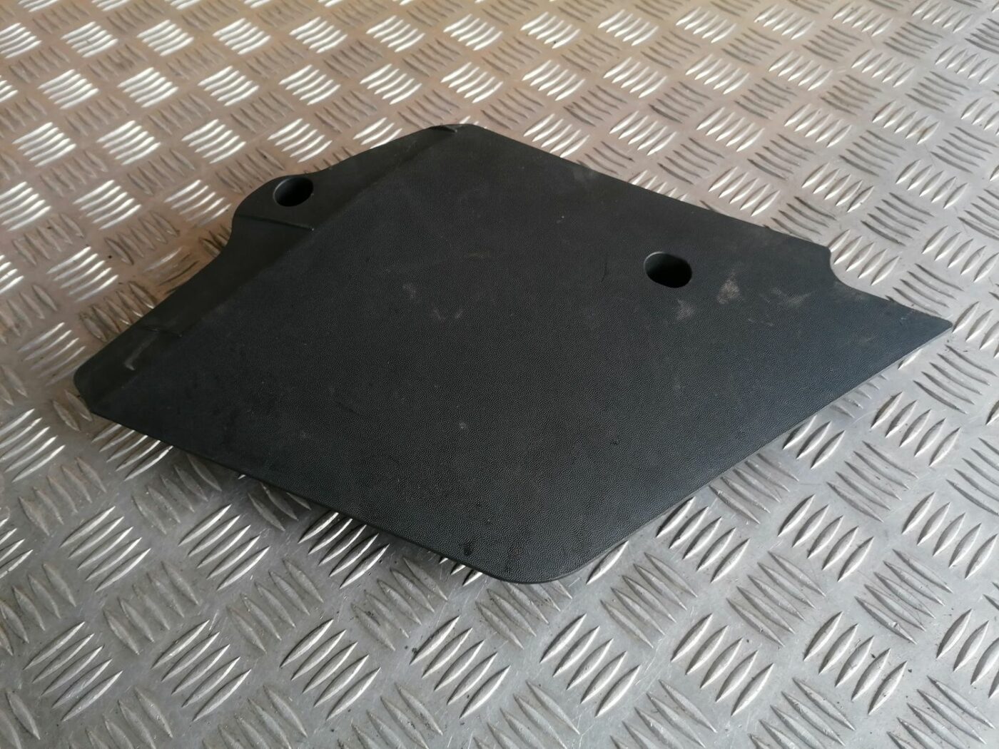 Centrālās konsoles (apdares) sānu panelis priekš OPEL VECTRA C 2002 2 Centrālās konsoles (apdares) sānu panelis priekš OPEL VECTRA C 2002