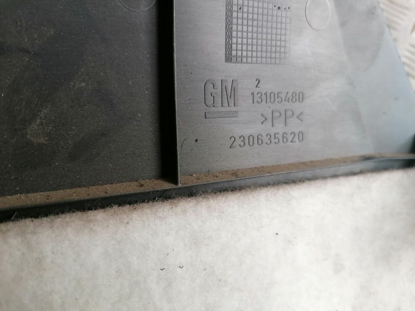 Centrālās konsoles (apdares) sānu panelis priekš OPEL VECTRA C 2002 3 Centrālās konsoles (apdares) sānu panelis priekš OPEL VECTRA C 2002