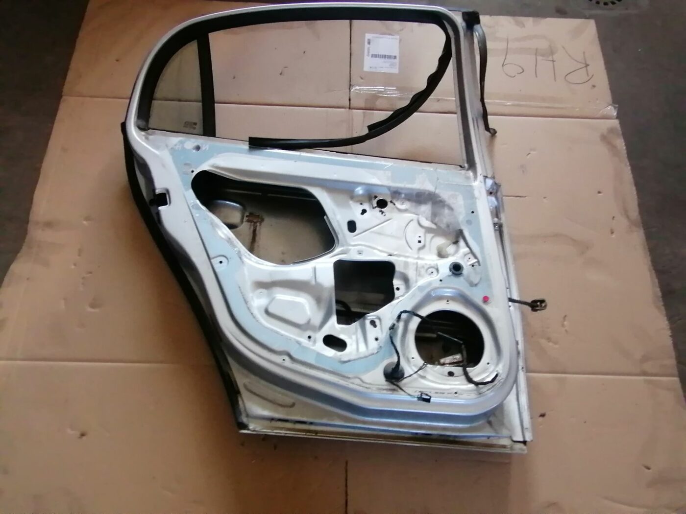 Aizmugurējās kreisās durvis priekš OPEL VECTRA C 2002