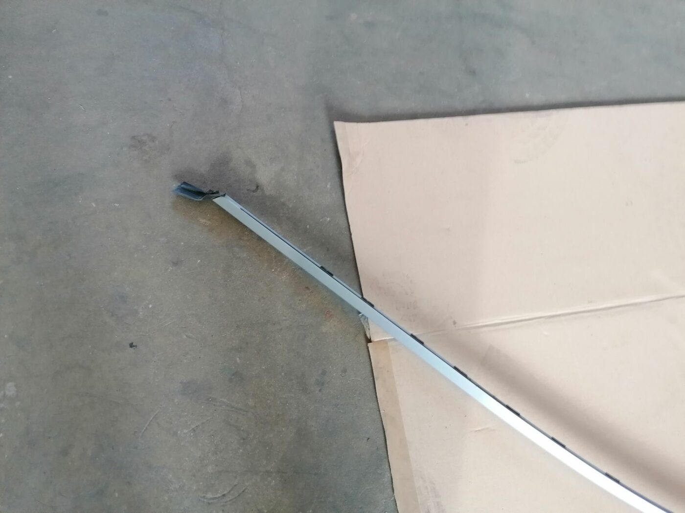 Jumta moldings priekš OPEL VECTRA C 2002 2 Jumta moldings priekš OPEL VECTRA C 2002