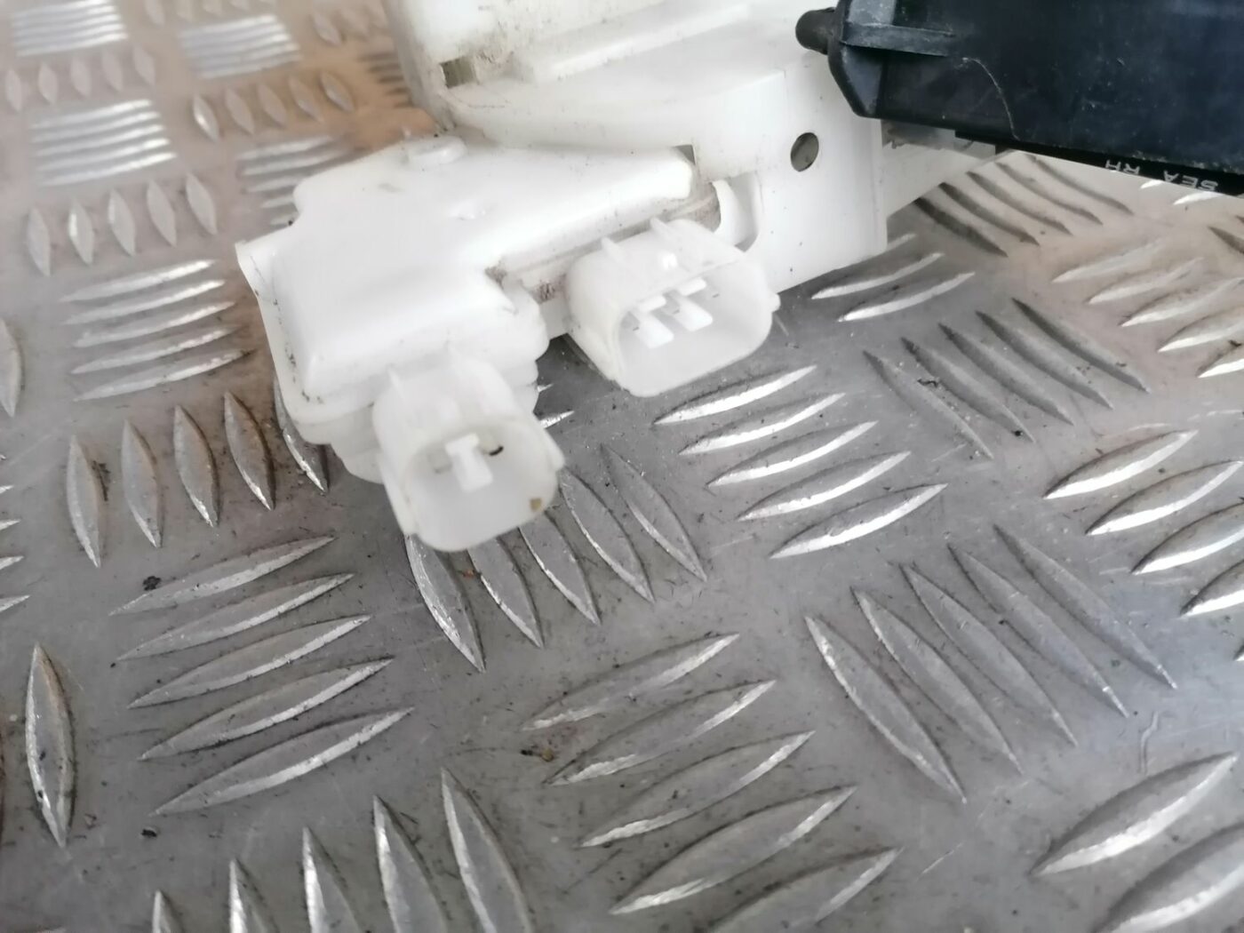 Priekšējo labo durvju slēdzene priekš HONDA ACCORD 2008 4 Priekšējo labo durvju slēdzene priekš HONDA ACCORD 2008