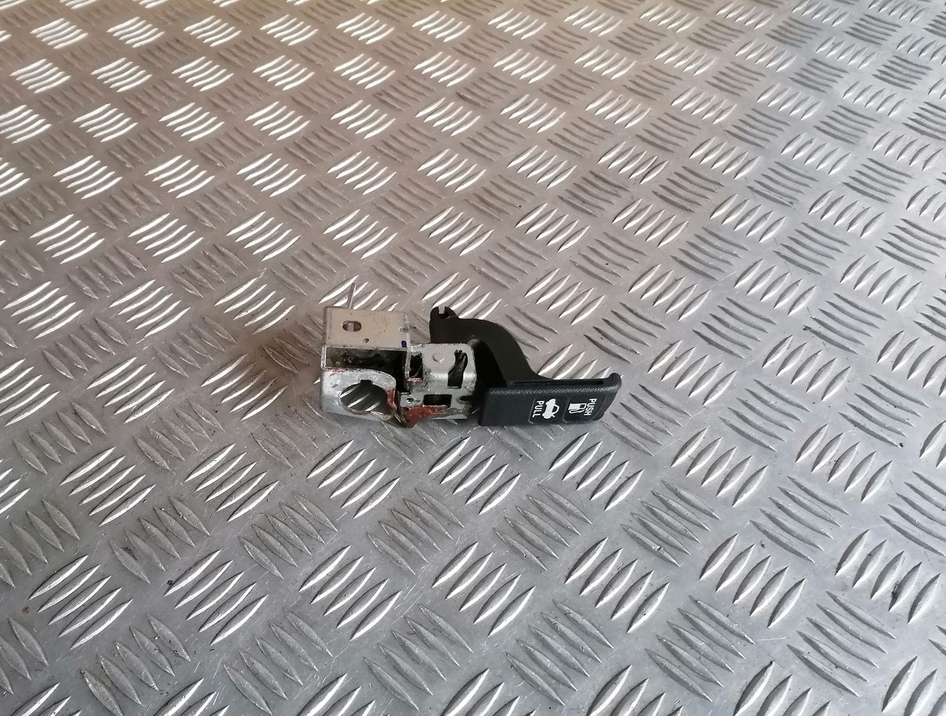 Degvielas tvertnes atvēršanas poga priekš HONDA ACCORD 2008 1 Degvielas tvertnes atvēršanas poga priekš HONDA ACCORD 2008