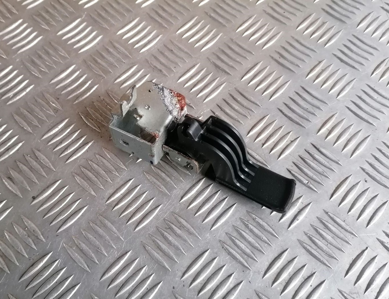 Degvielas tvertnes atvēršanas poga priekš HONDA ACCORD 2008 5 Degvielas tvertnes atvēršanas poga priekš HONDA ACCORD 2008