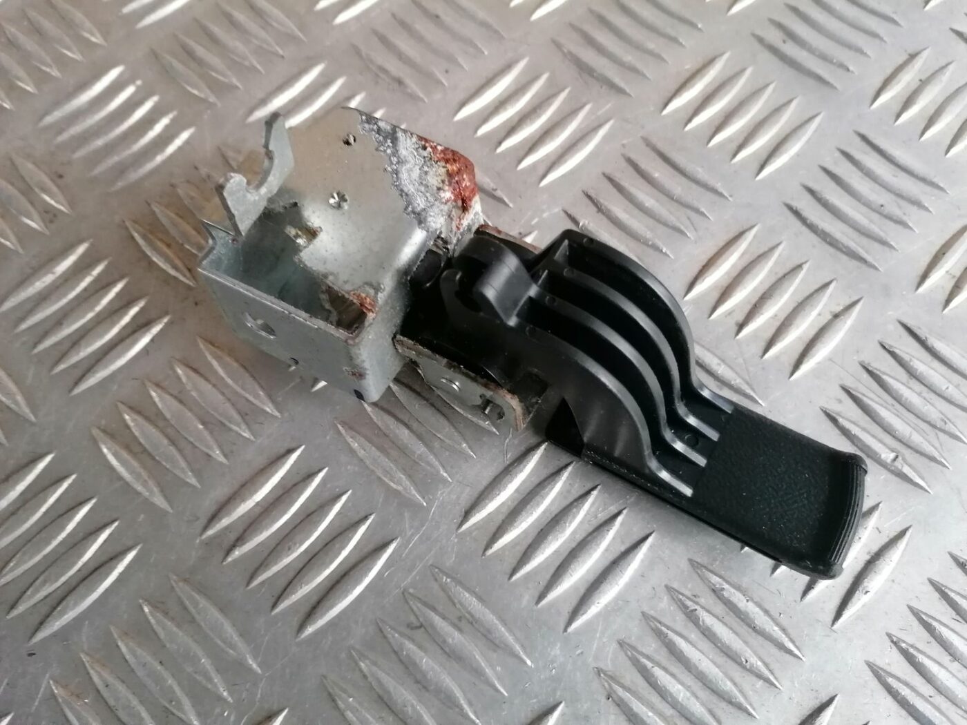 Degvielas tvertnes atvēršanas poga priekš HONDA ACCORD 2008 4 Degvielas tvertnes atvēršanas poga priekš HONDA ACCORD 2008