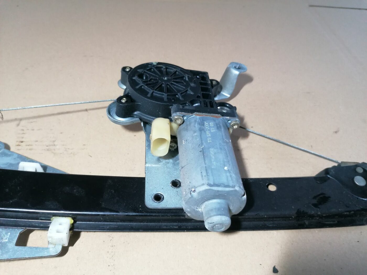 Stikla pacelšanas mehānisms aizmugurējais labais priekš VOLVO S60 2004 2 Stikla pacelšanas mehānisms aizmugurējais labais priekš VOLVO S60 2004