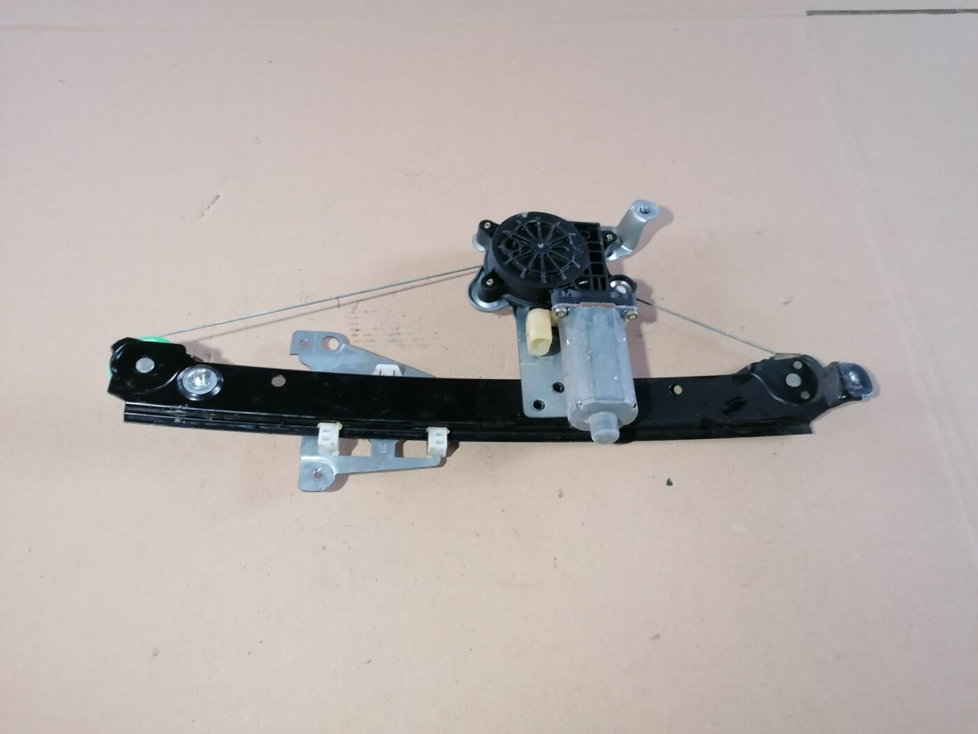 Stikla pacelšanas mehānisms aizmugurējais labais priekš VOLVO S60 2004 7 Stikla pacelšanas mehānisms aizmugurējais labais priekš VOLVO S60 2004