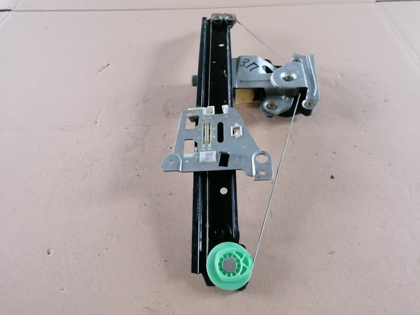 Stikla pacelšanas mehānisms aizmugurējais labais priekš VOLVO S60 2004 3 Stikla pacelšanas mehānisms aizmugurējais labais priekš VOLVO S60 2004