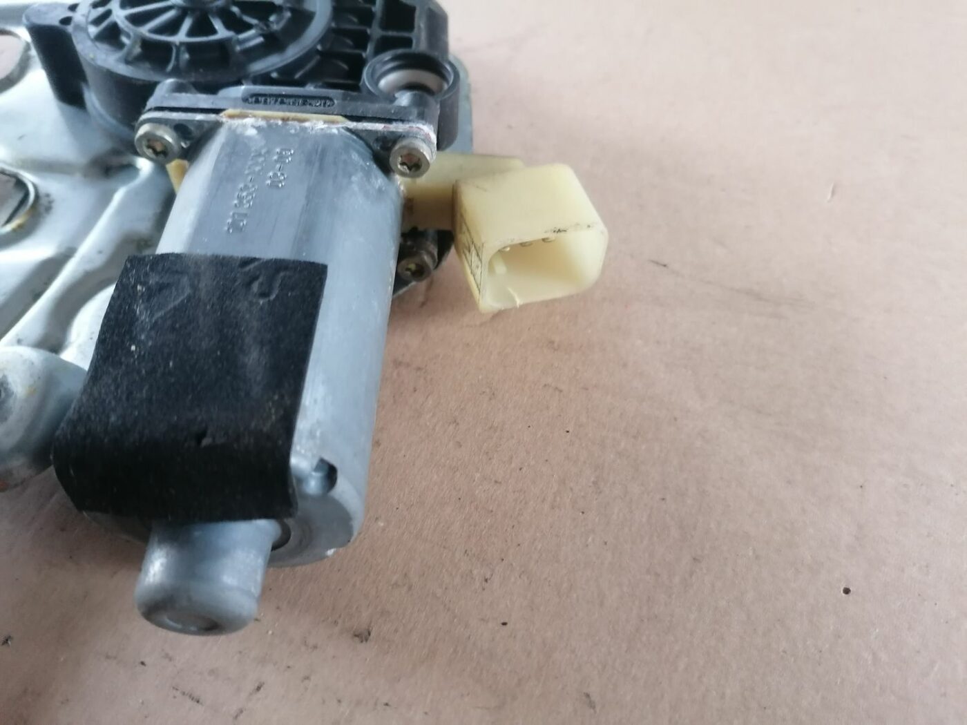 Stikla pacelšanas mehānisms priekšējais kreisais priekš VOLVO S60 2004 3 Stikla pacelšanas mehānisms priekšējais kreisais priekš VOLVO S60 2004