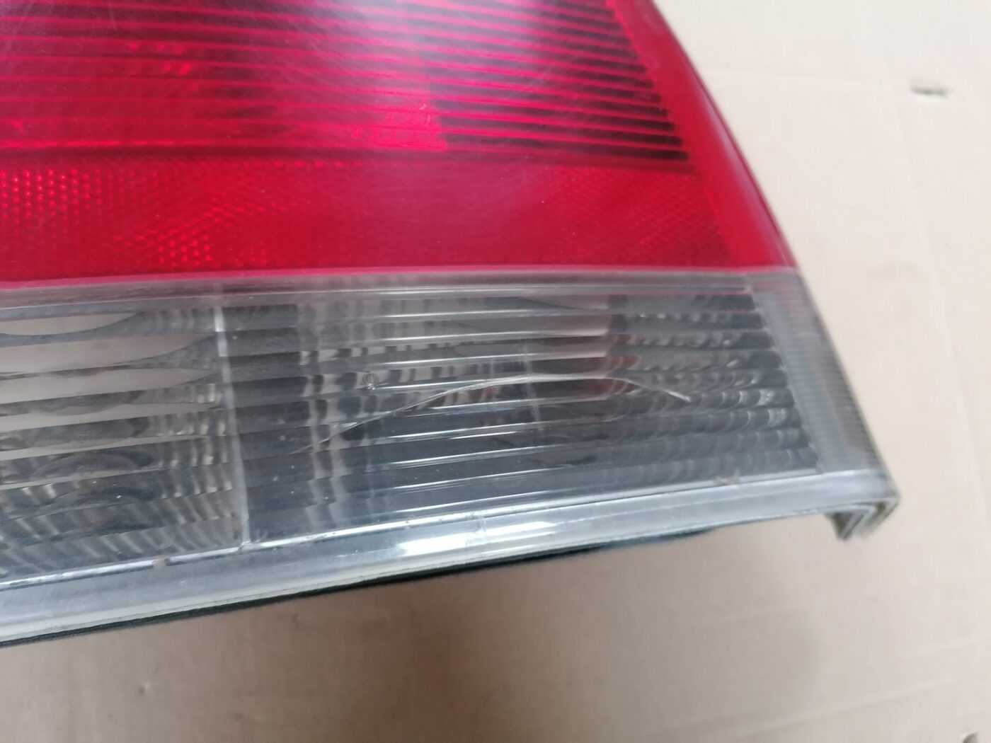 Aizmugurējais labais lukturis priekš VOLVO S60 2004 8 Aizmugurējais labais lukturis priekš VOLVO S60 2004