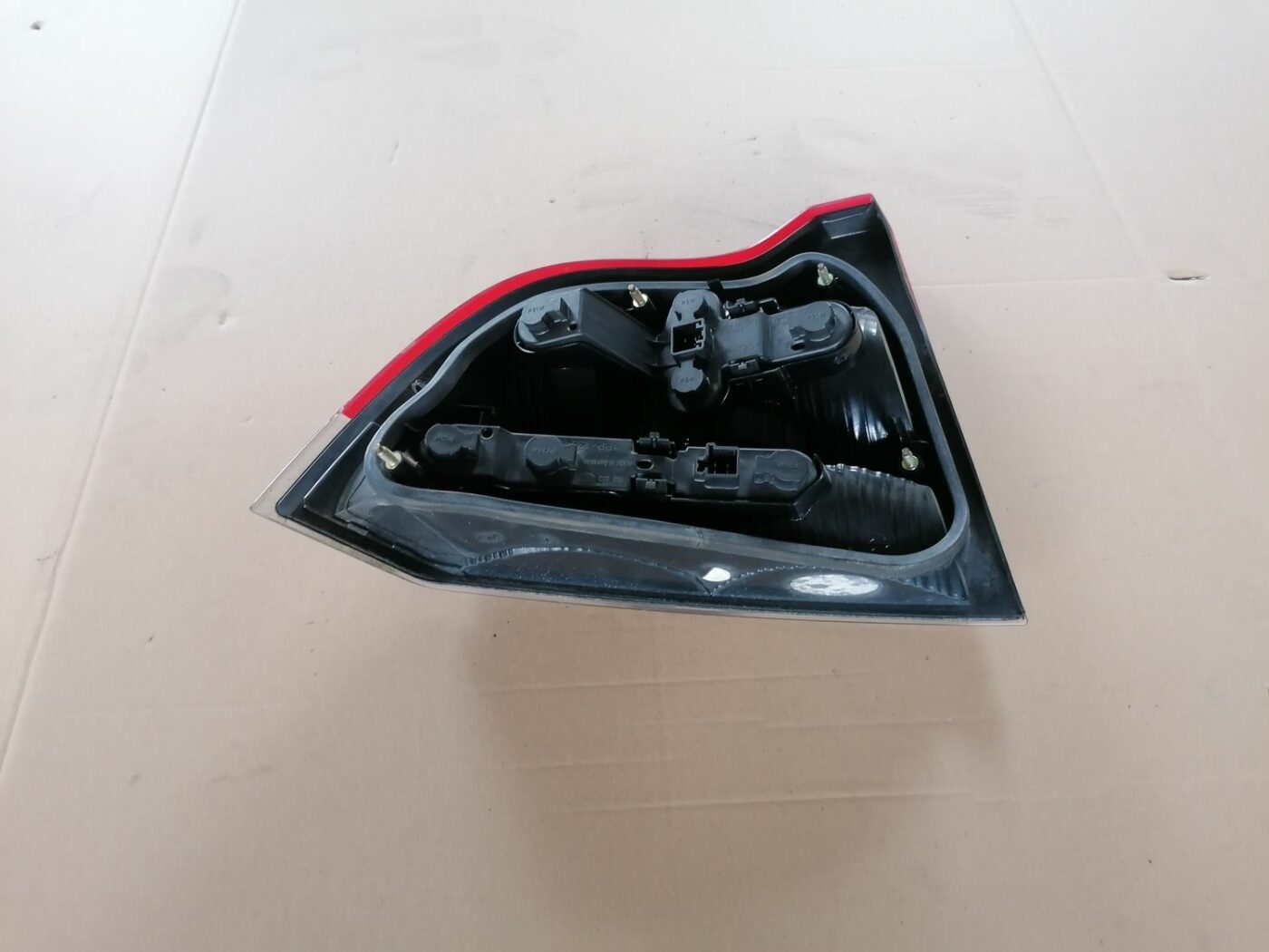 Aizmugurējais labais lukturis priekš VOLVO S60 2004 7 Aizmugurējais labais lukturis priekš VOLVO S60 2004