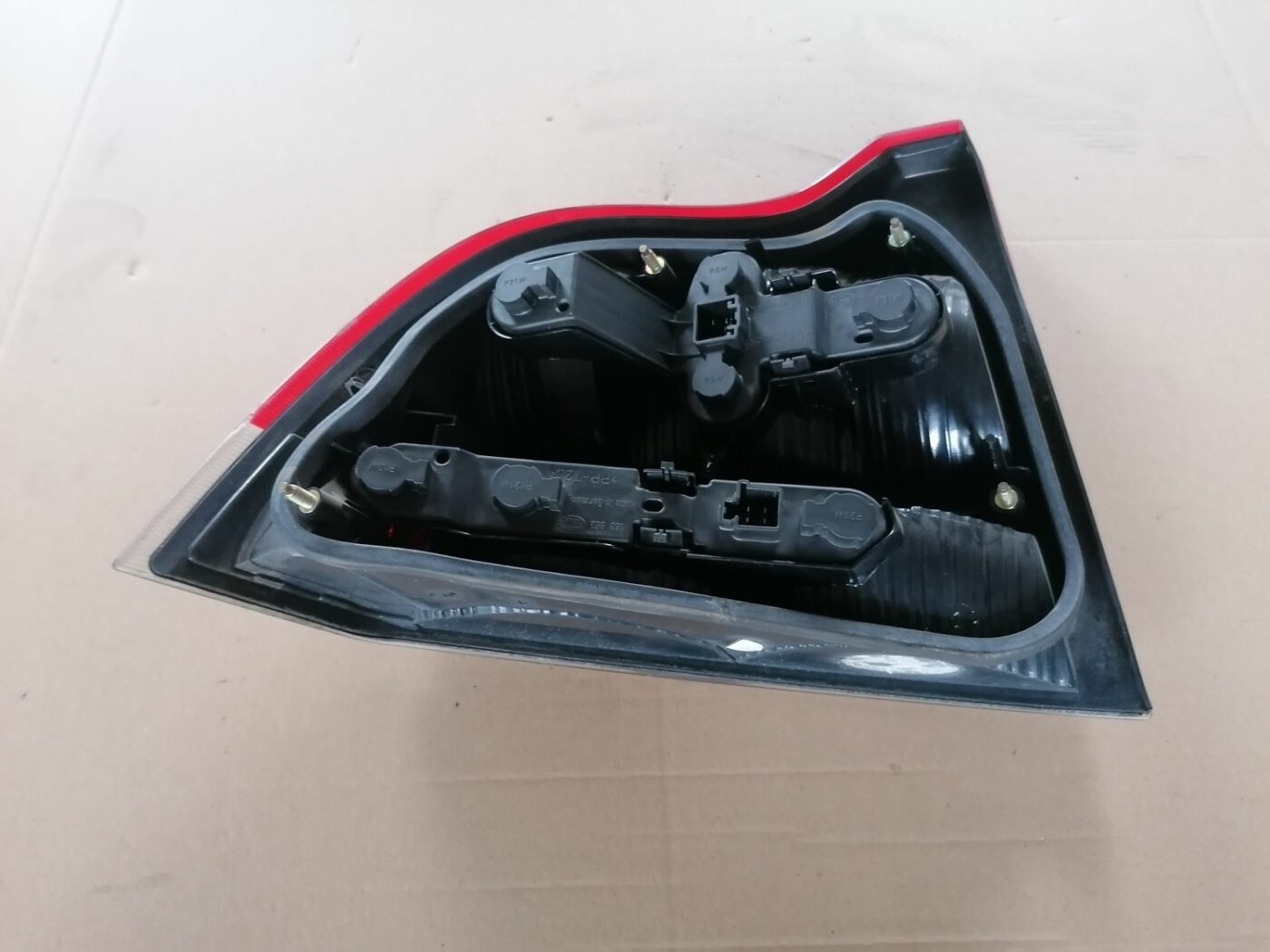 Aizmugurējais labais lukturis priekš VOLVO S60 2004 6 Aizmugurējais labais lukturis priekš VOLVO S60 2004