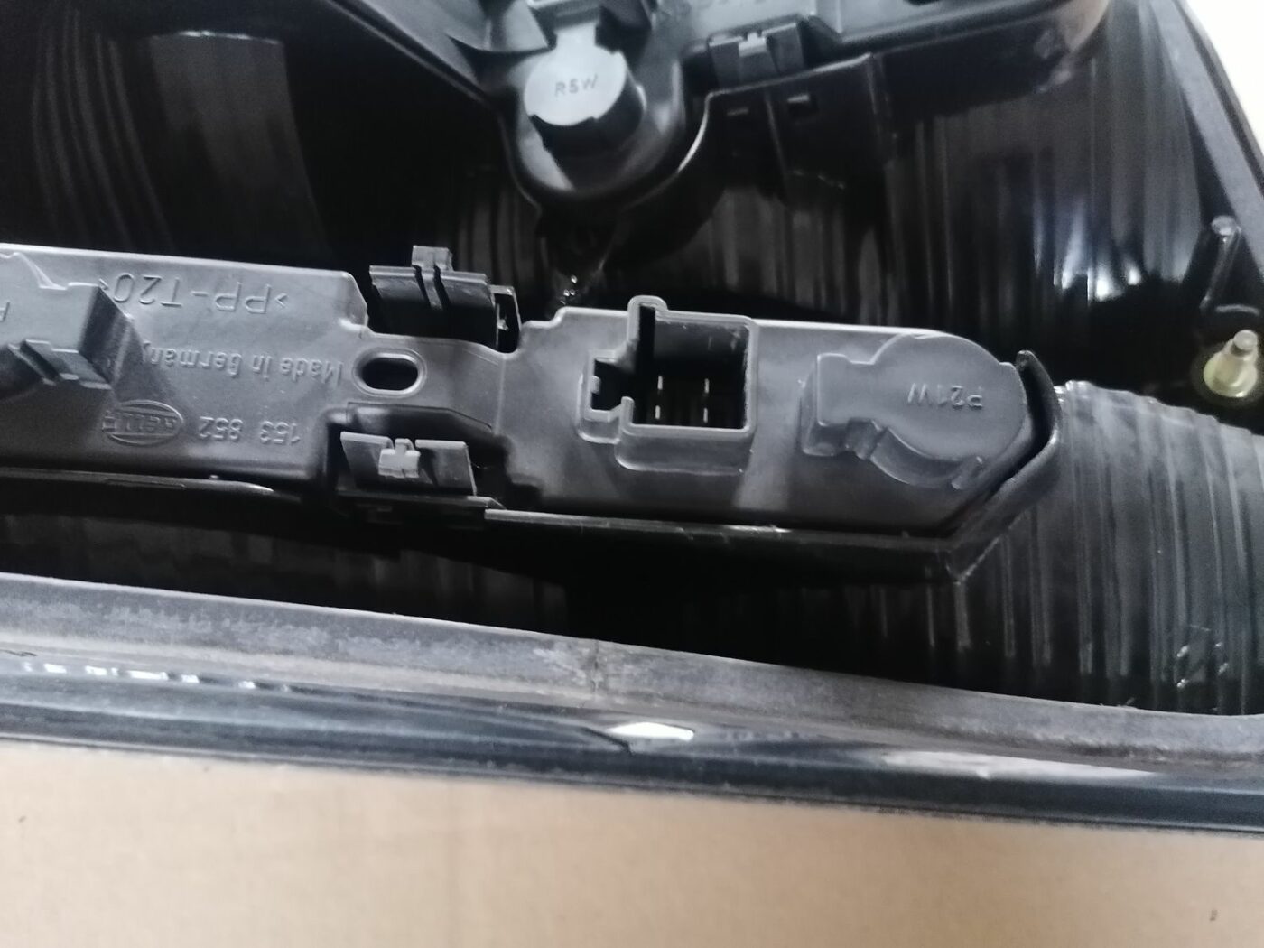 Aizmugurējais labais lukturis priekš VOLVO S60 2004 5 Aizmugurējais labais lukturis priekš VOLVO S60 2004