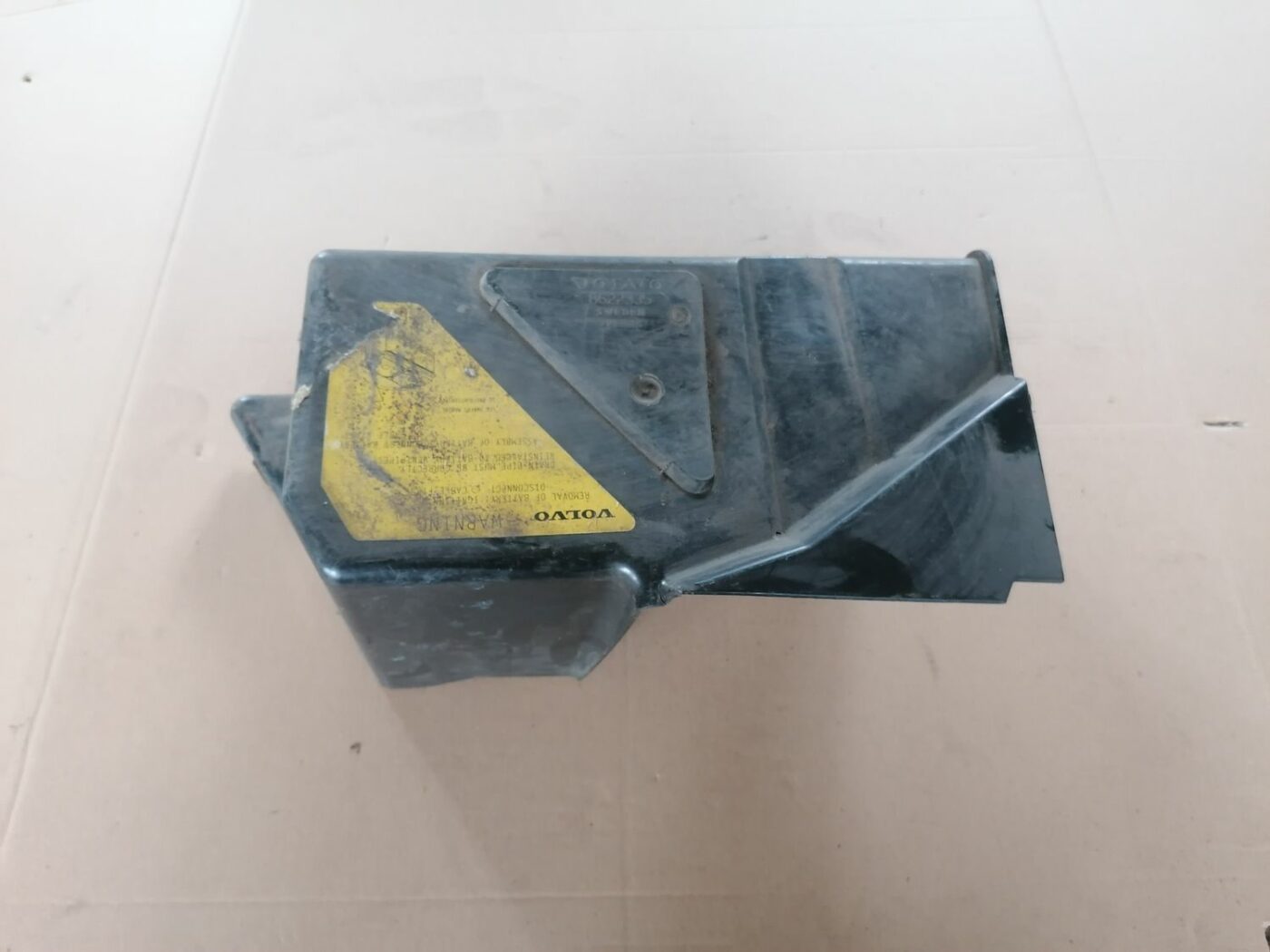 Akumulatora vāks priekš VOLVO S60 2004 1 Akumulatora vāks priekš VOLVO S60 2004