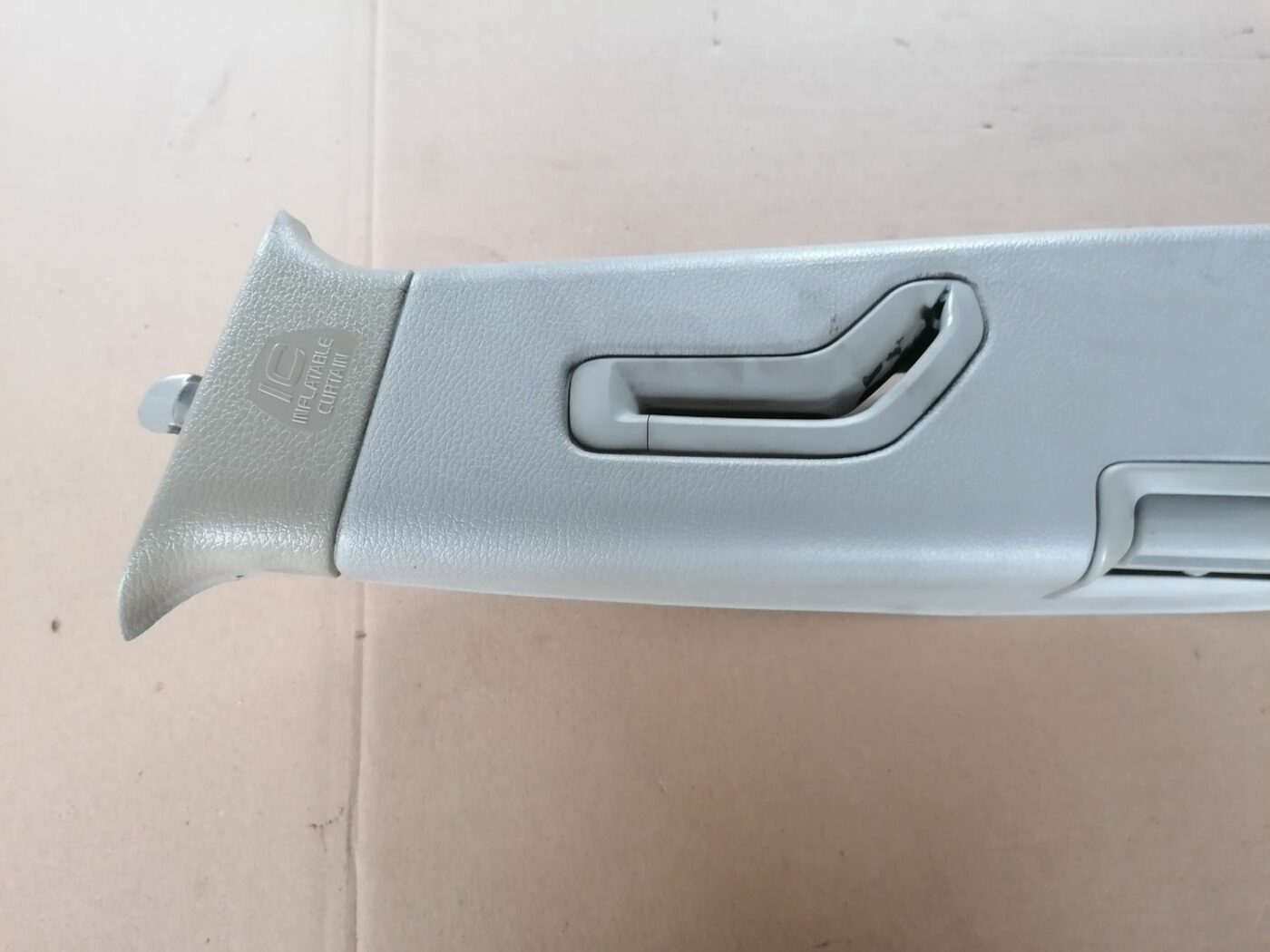 Vidējas salona statnes apdare priekš VOLVO S60 2004 2 Vidējas salona statnes apdare priekš VOLVO S60 2004