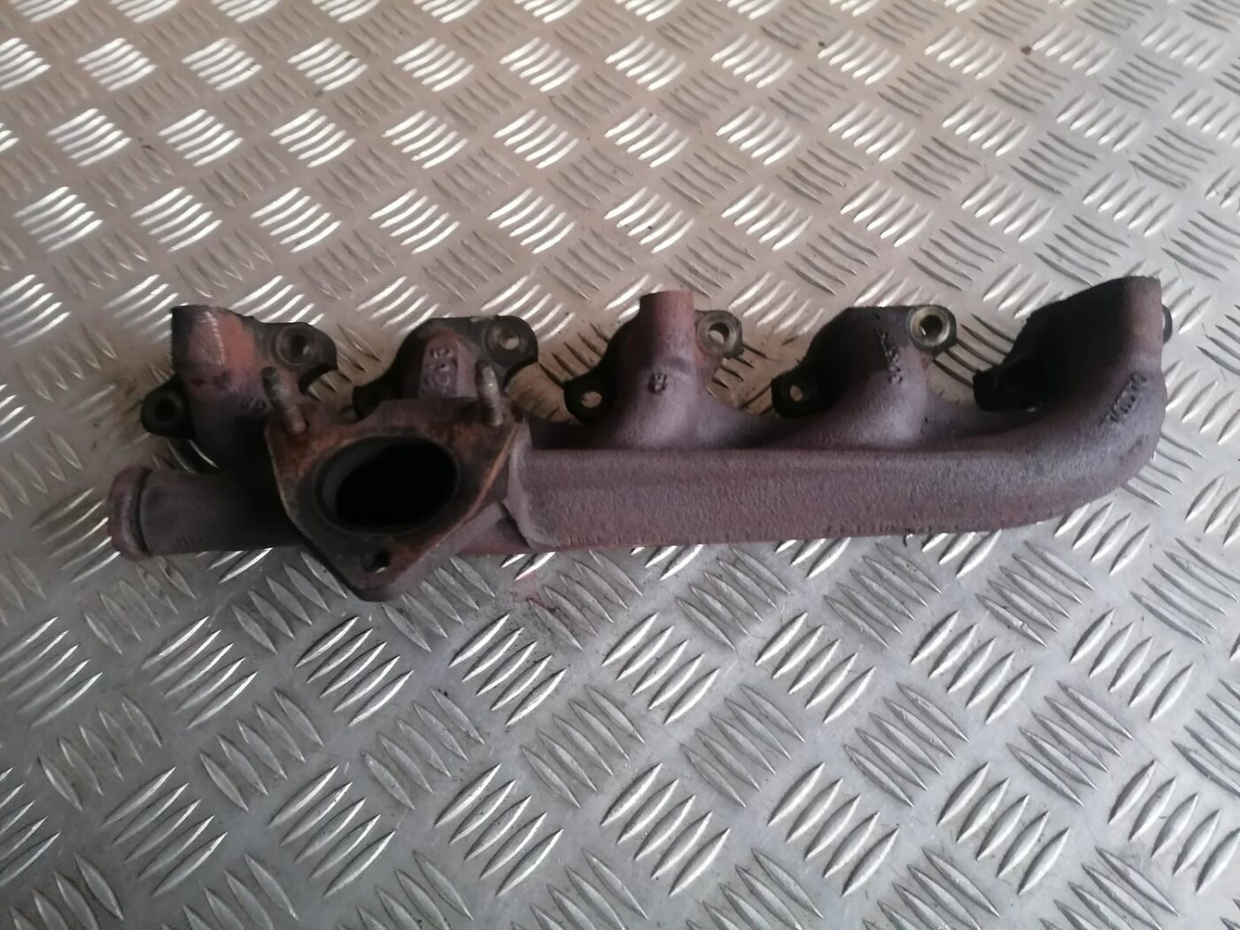 Izplūdes kolektors priekš VOLVO S60 2004 2 Izplūdes kolektors priekš VOLVO S60 2004