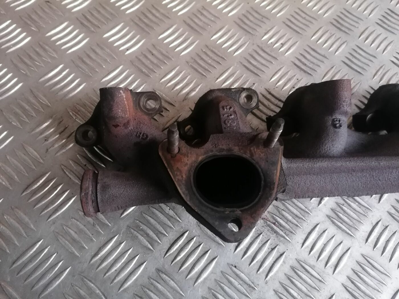 Izplūdes kolektors priekš VOLVO S60 2004 5 Izplūdes kolektors priekš VOLVO S60 2004